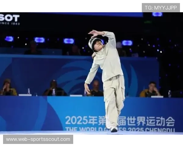 霹雳舞世锦赛:中国小将郭朴首夺女子组冠军 霹雳舞世锦赛:中国小将郭朴首夺女子组冠军