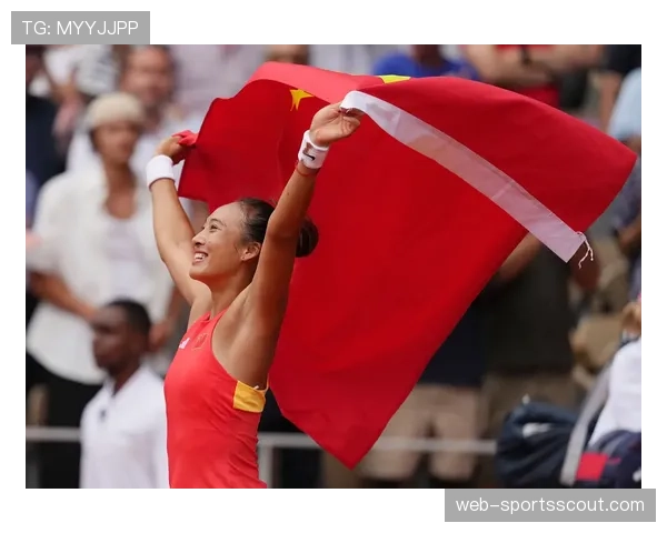 看台上的传承：奥运冠军Mariana Pajón现场指导哥伦比亚青年队员。