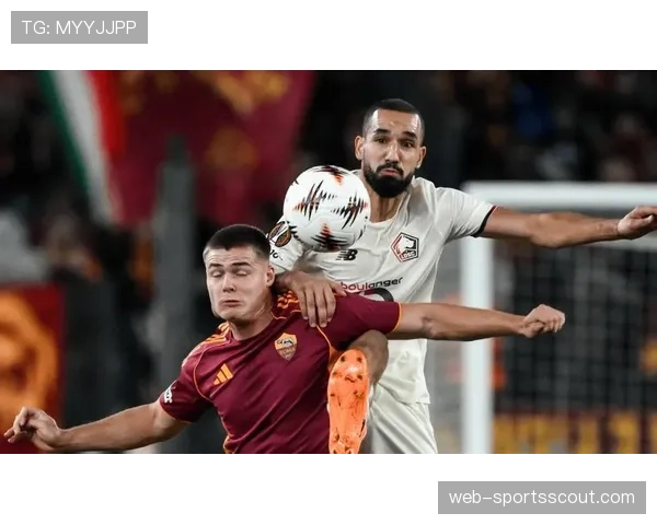 特写：雨战中，维拉门将马丁内斯连续三次神扑力保球门不失